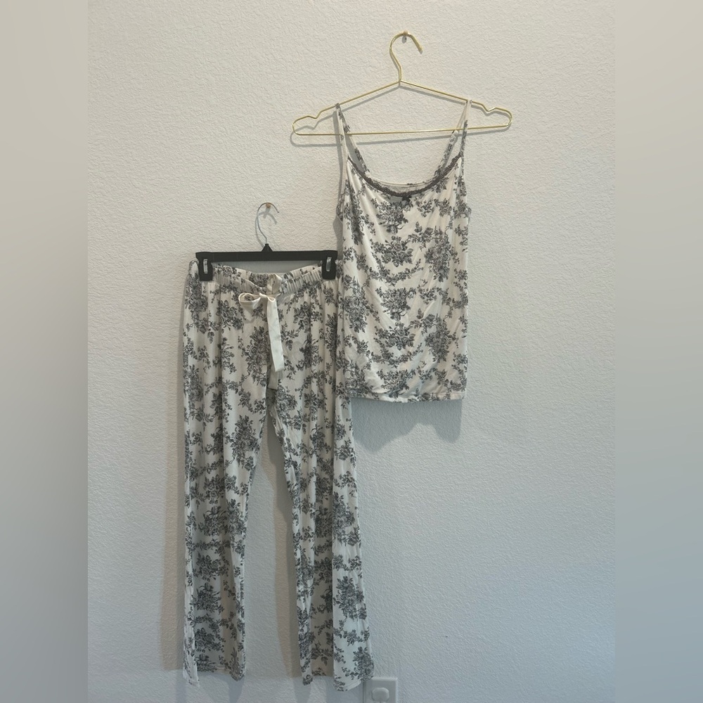 Gap Floral black white cotton cozy soft Sleepwear lounge top bottom Set